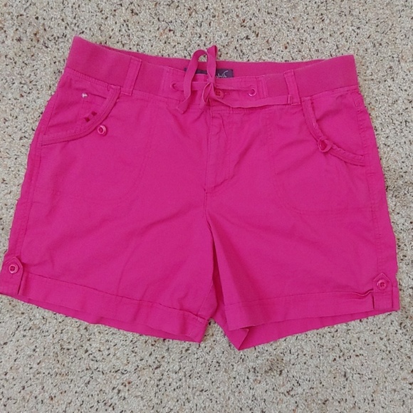 Gloria Vanderbilt Pants - Cute pink Gloria Vanderbilt shorts.